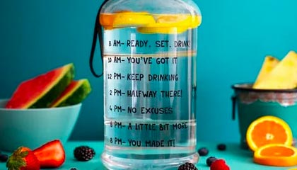 列车车厢内有人喊“起火、快跑”，乘客紧急避险，厦门地铁工作人员：充电宝起火，用脚踩灭了