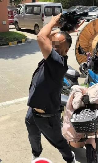 媒体称被砸设备超四万元，律师：五千元以上涉嫌故意毁坏财物罪，或面临三年以下徒刑