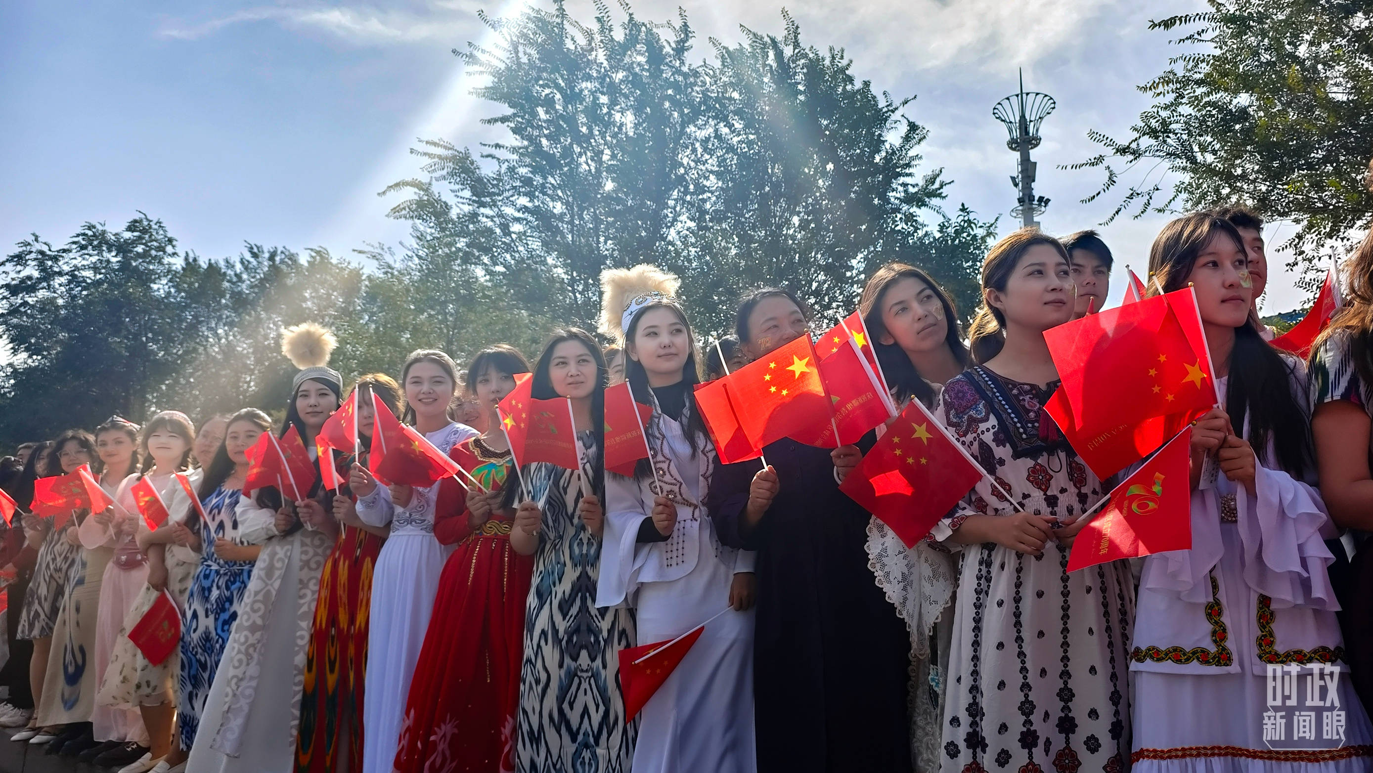 时政新闻眼丨历史性的新疆之行开启,传递哪些重要信息