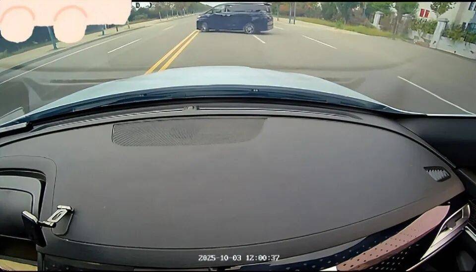 网约车女司机遭丰田别车,男子自称公安局的;临汾交警支队:辖区大队已介入调查