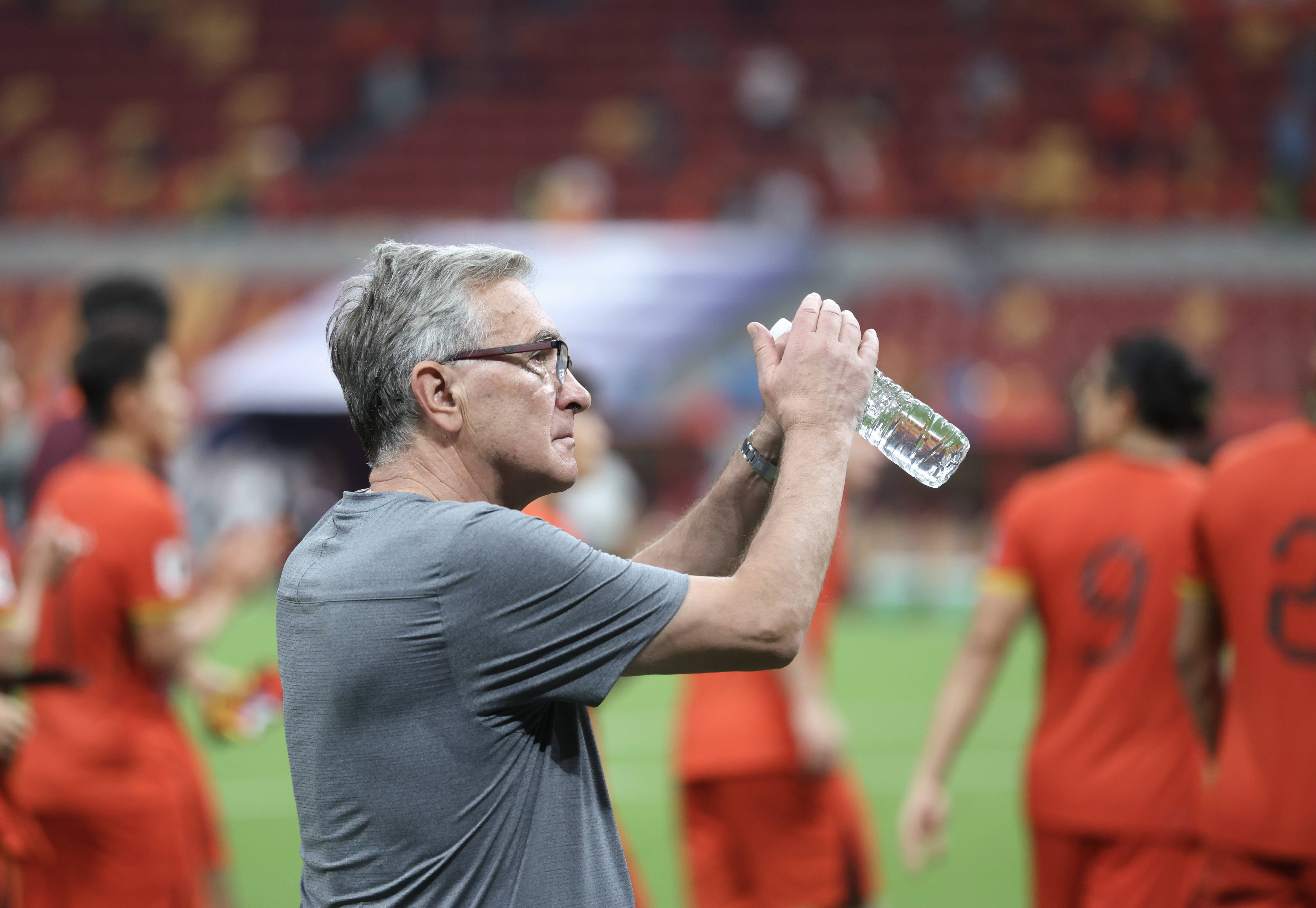 伊万复盘执教国足:0-7日本完全偏离想法 0-2后全队崩溃了