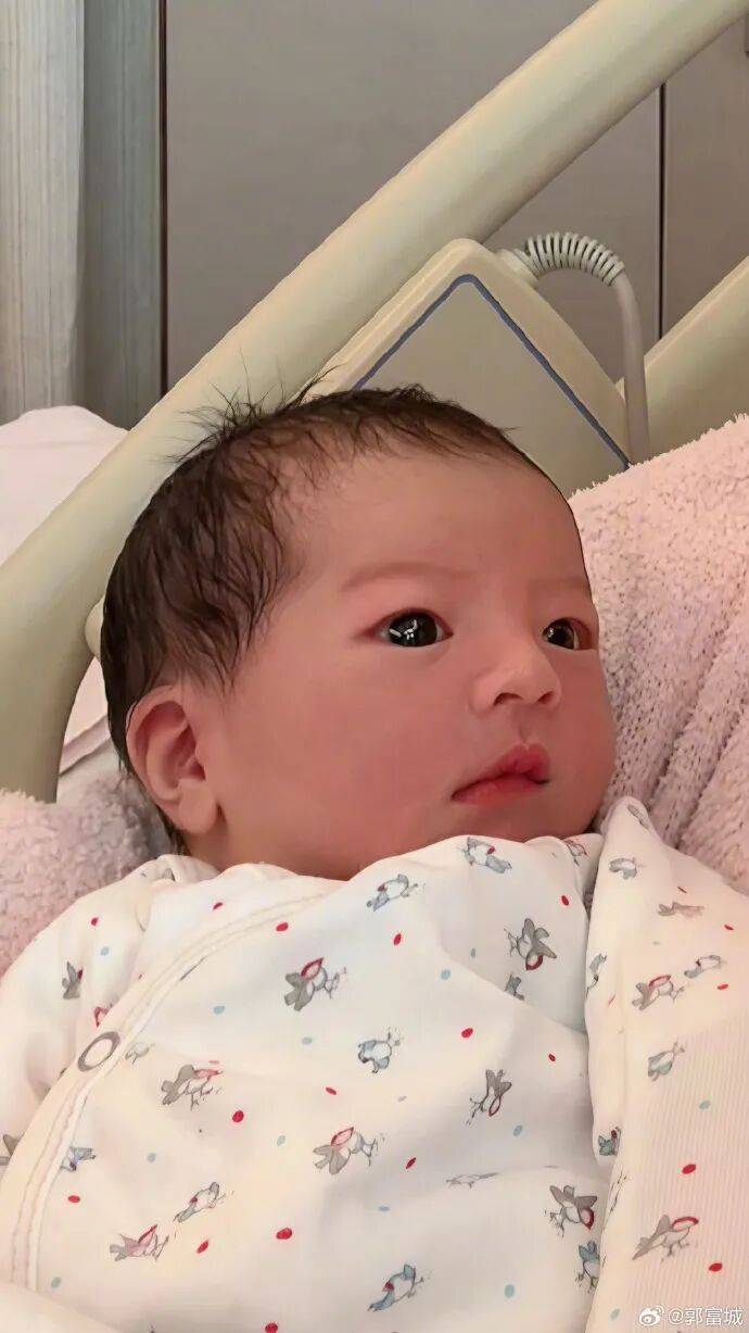 郭富城官宣三胎出生!“我们家就是女神之家”