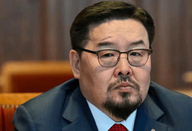 蒙古最高层激烈内斗,结果两败俱伤,沉默72小时,总统亲自力排众议,不能再这样乱下去了!