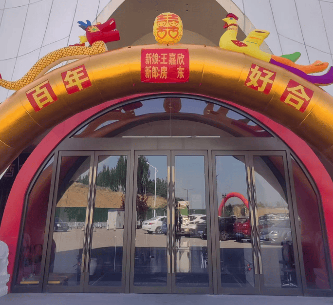女子跟房东结婚引热议，新郎真的叫“房东”