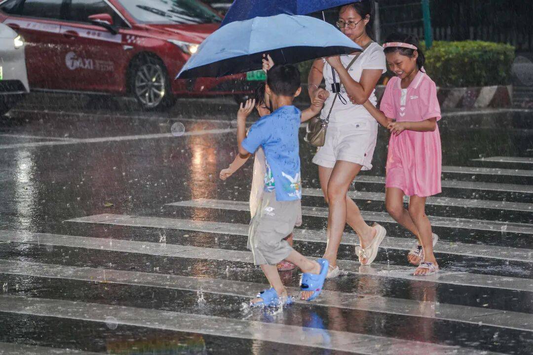 暴雨+8级大风！广州即将开启“倒水”模式